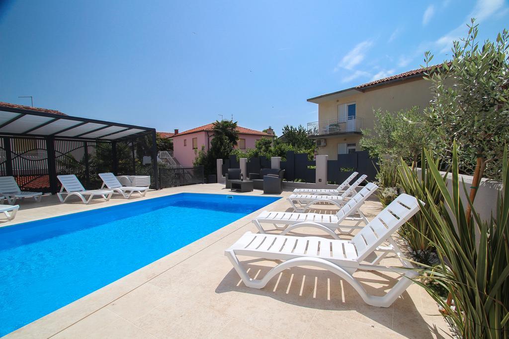 Apartments Villa Rivarella Novigrad Istria Habitación foto